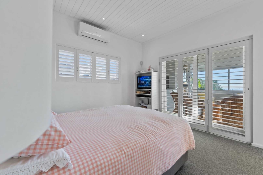 5 Bedroom Property for Sale in Green Point Western Cape